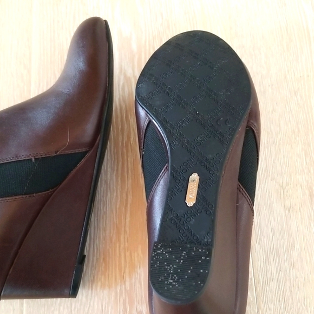 Vionic Stanton Round Toes Slip On Wedge Booties - image 4